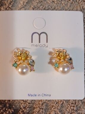 Melody Gold Floral Pearl Cluster Earrings